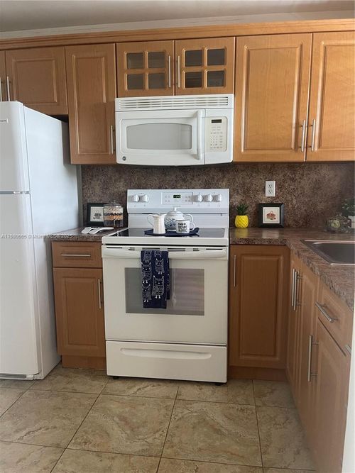 apt-309-8345 Sunrise Lakes Blvd, Sunrise, FL, 33322-1577 | Card Image