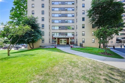 3c-9 Fordham Hill Oval, New York, NY, 10468 | Card Image