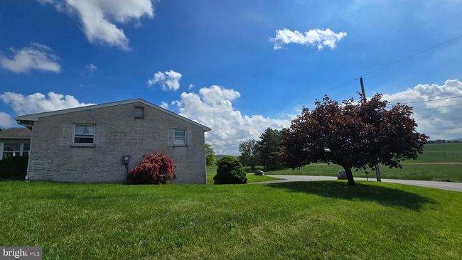 1373 Martin Rd, House other with 3 bedrooms, 2 bathrooms and null parking in SPRING GROVE PA | Image 4