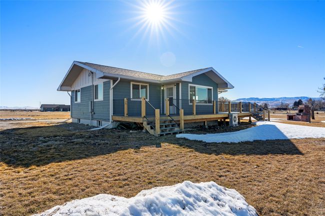 Serene rural retreat, offering peace and quiet just minutes from town. | Image 8