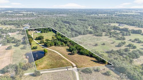 437 County Road 292, Collinsville, TX, 76233-3305 | Card Image