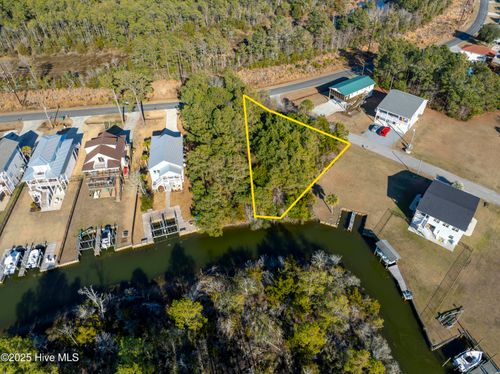 100 Singleton St, Sneads Ferry, NC, 28460-9658 | Card Image