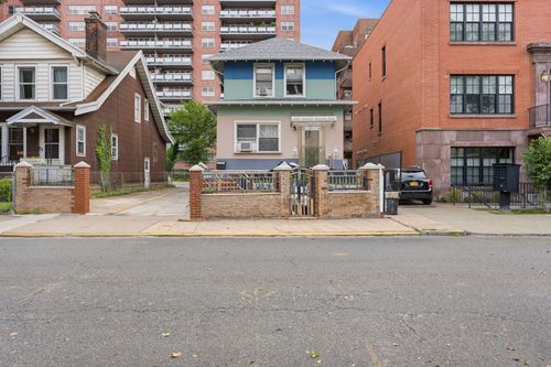 200 E 7th St, Brooklyn, NY, 11218-2611 | Card Image