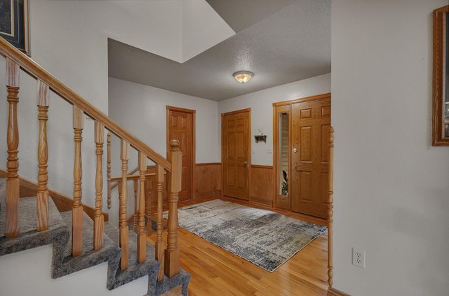 Spacious entry to greet your guests | Image 30