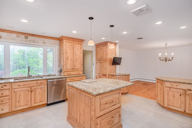 7 Maplecrest Dr, House other with 4 bedrooms, 5 bathrooms and 6 parking in Danbury CT | Image 8