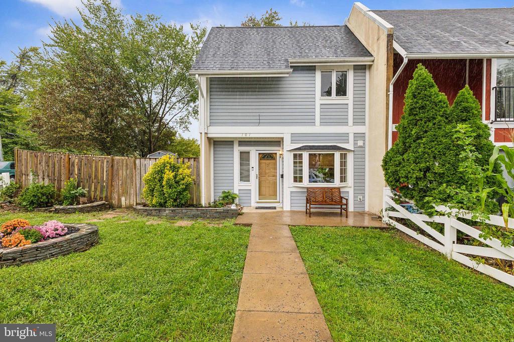 Meadows Ln, Leesburg, VA 20176