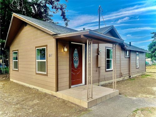 817 Perkins St, Milton-Freewater, OR, 97862-1643 | Card Image