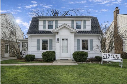 5039 N Woodruff Avenue, Whitefish Bay, WI, 53217 | Card Image