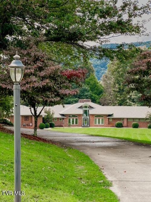 1202 Pleasant Hill Dr, Unicoi, TN, 37692-6600 | Card Image