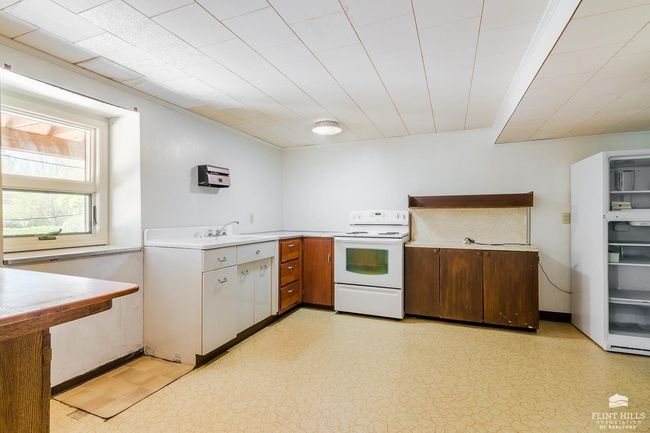 1505 Grandview Dr, House other with 3 bedrooms, 2 bathrooms and null parking in Wamego KS | Image 17