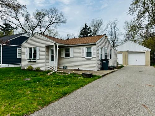 1136 Wilson Ct, Norton Shores, MI, 49441-5151 | Card Image