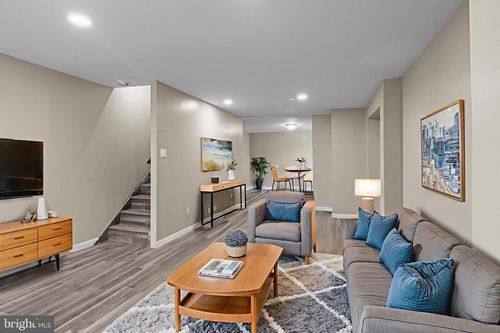 327 Mercer St, GLOUCESTER CITY, NJ, 08030-1432 | Card Image