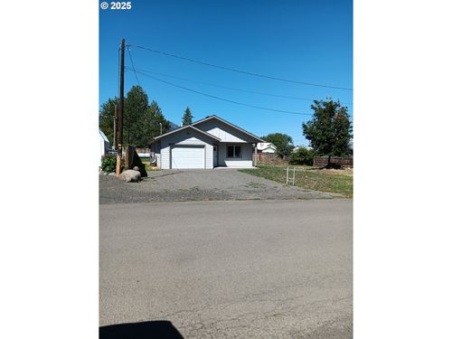 103 N East St, Joseph, OR, 97846-8451 | Card Image