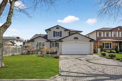 36 Chancery Cir, St Catharines, ON, L2M7R3 | Card Image