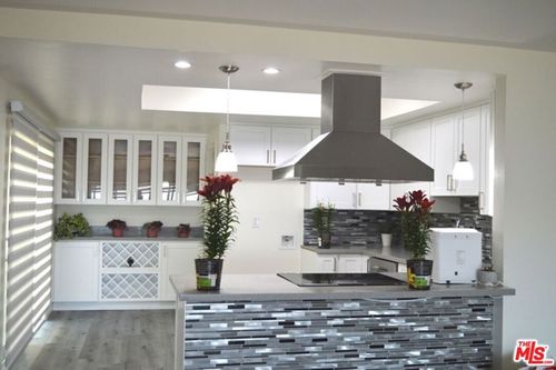 5425 Godbey Dr, La Canada Flintridge, CA, 91011 | Card Image