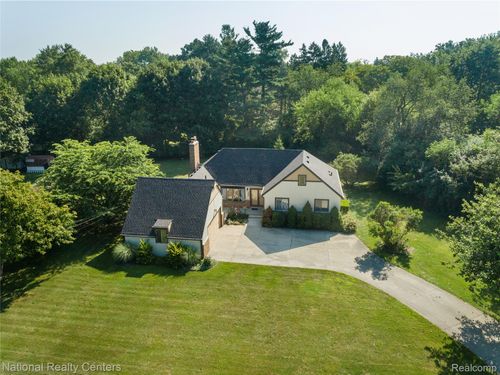 3243 Norton Lawn, Rochester Hills, MI, 48307-5031 | Card Image