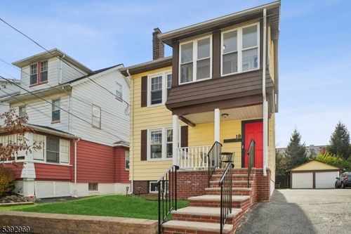 18 Boyden Pkwy S, Maplewood, NJ, 07040-2745 | Card Image