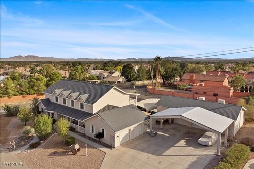 5715 N Bonita Vista St, Las Vegas, NV, 89149-3954 | Card Image