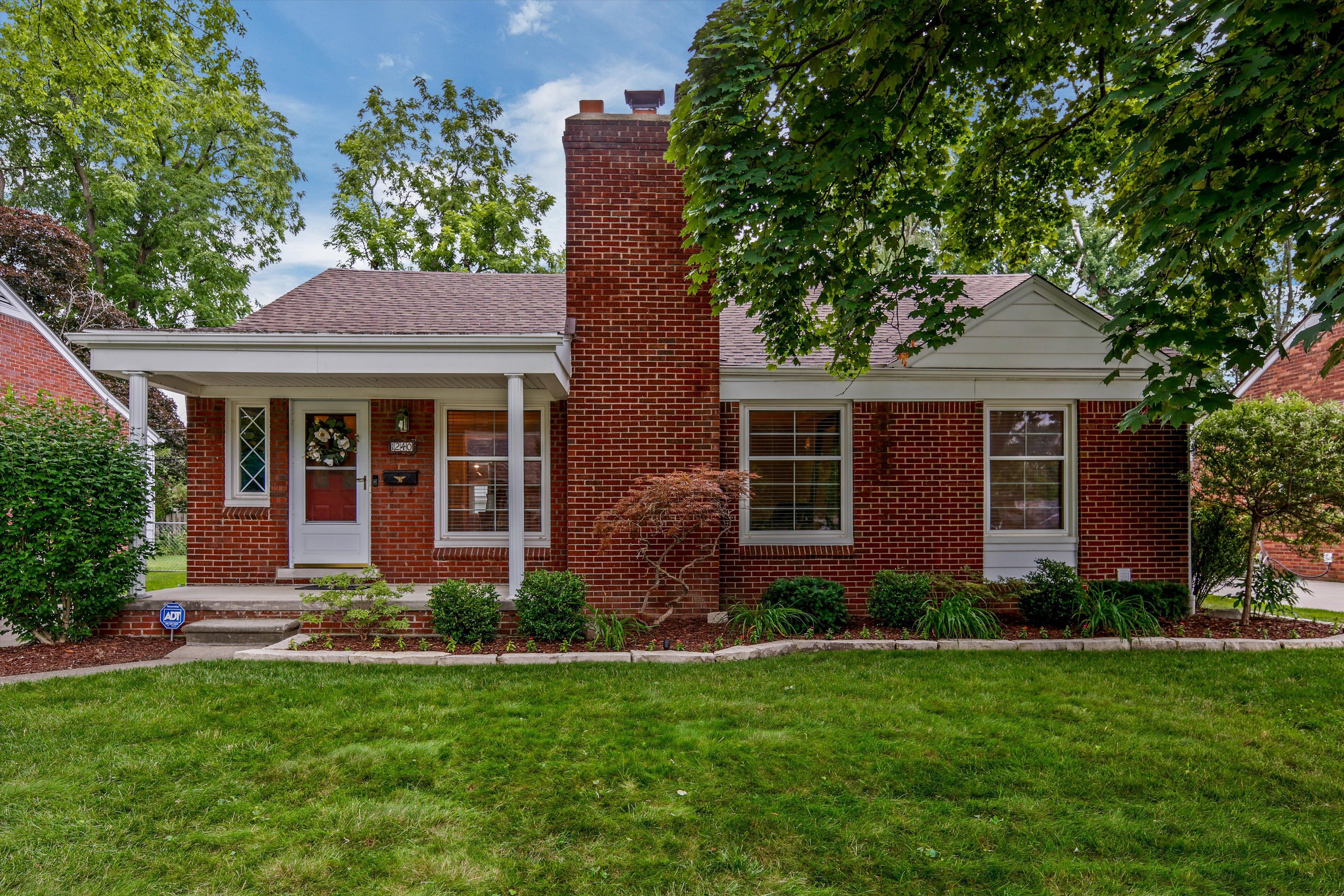 Fairholme Rd, Grosse Pointe Woods, MI 48236