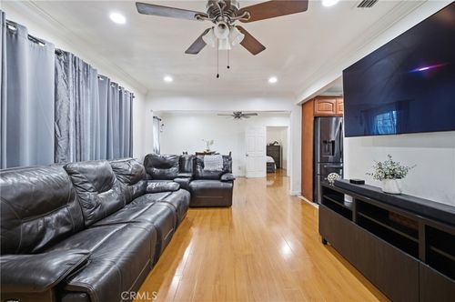 156 E 49th St, Long Beach, CA, 90805-6809 | Card Image