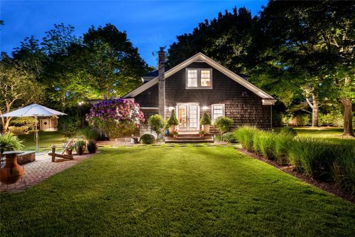 34 Shinnecock Rd, Hampton Bays, NY, 11946-2925 | Card Image