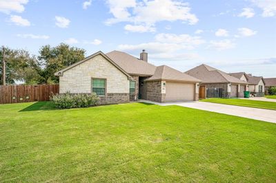 840 Elk Ridge Drive, House other with 3 bedrooms, 2 bathrooms and null parking in Stephenville TX | Image 2