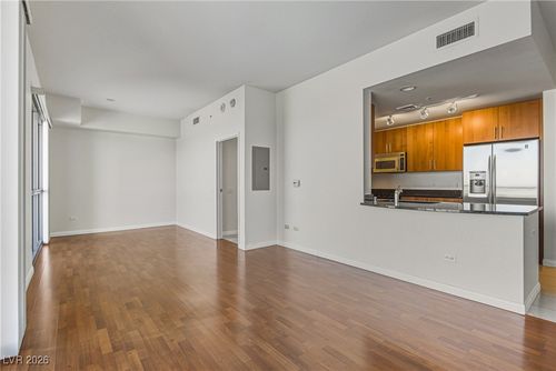 1909-200 W Sahara Ave, Las Vegas, NV, 89102-5002 | Card Image