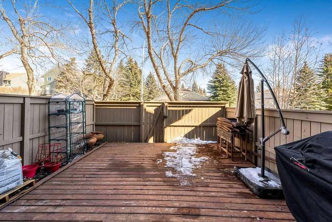 6 Glamis Gardens Sw, Home with 3 bedrooms, 2 bathrooms and 2 parking in Calgary AB | Image 29