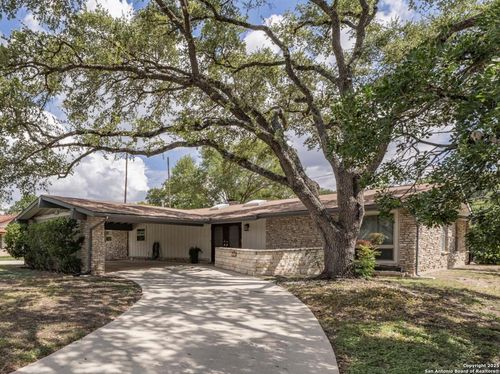 8722 Midcrown Dr, Windcrest, TX, 78239-2033 | Card Image