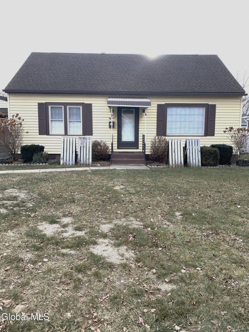 15 Grounds Pl, Colonie, NY, 12205-2913 | Card Image