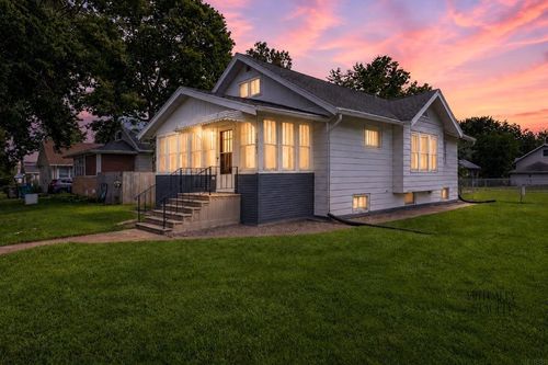 1023 Western Ave, Waterloo, IA, 50702-3254 | Card Image