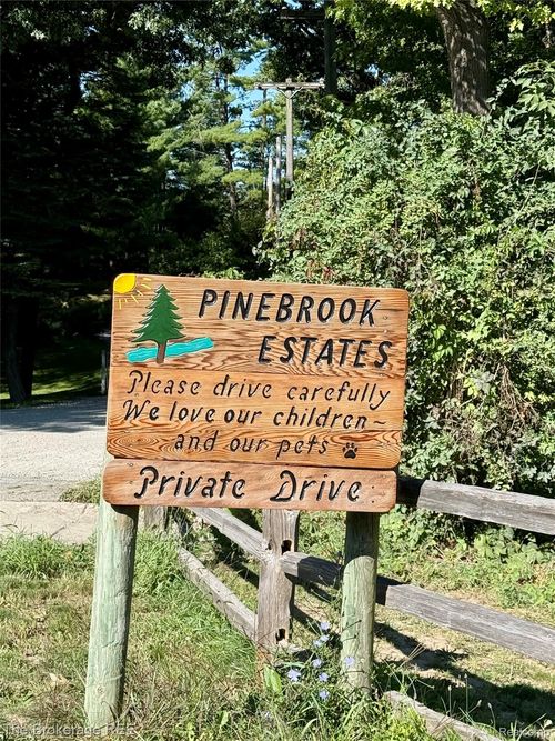 12088 Pinebrook Ln, South Lyon, MI, 48178-9121 | Card Image