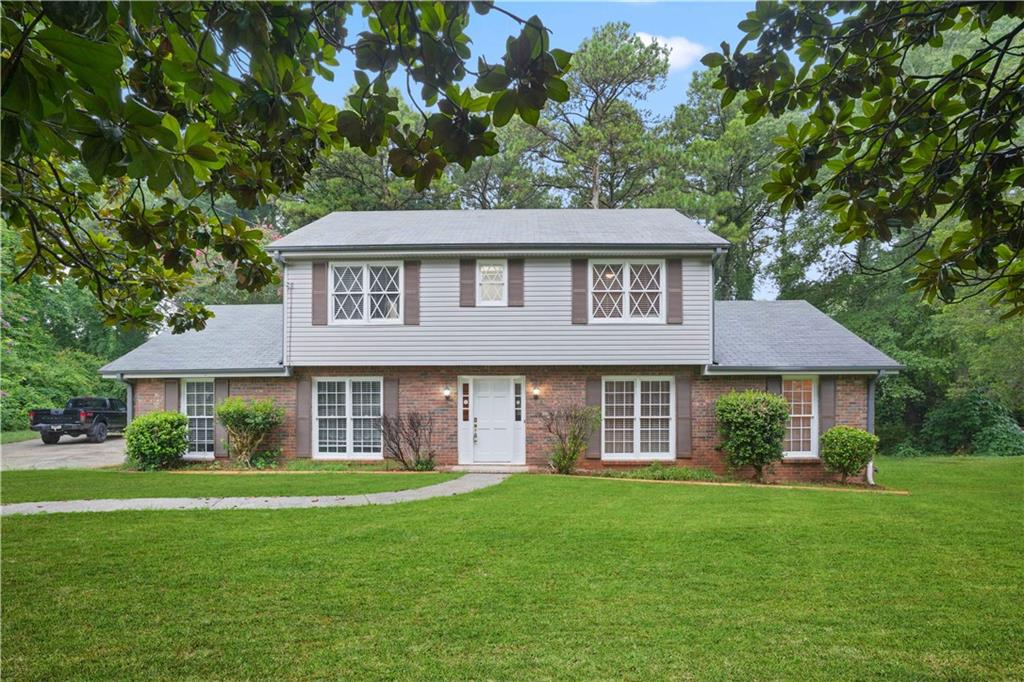 Vivid Dr, Stone Mountain, GA 30087