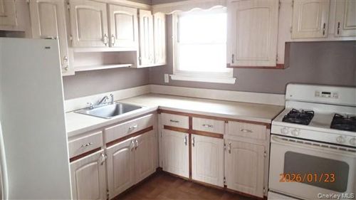 334 Robbins St, Lindenhurst, NY, 11757-1432 | Card Image