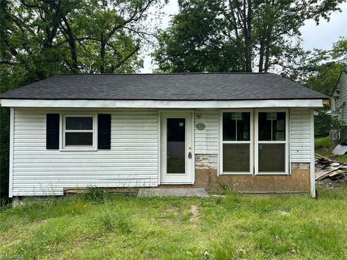 619 Lincoln St, Reidsville, NC, 27320-3009 | Card Image