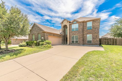 210 Warbler Dr, Desoto, TX, 75115-7227 | Card Image