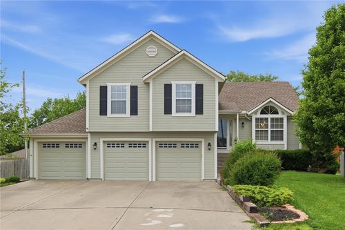 12411 Live Oak Cir, Peculiar, MO, 64078-2583 | Card Image