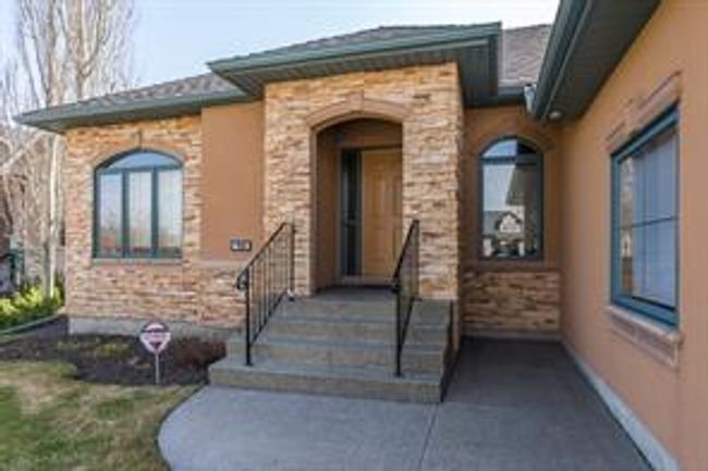 90 Aspen Ridge Cres Sw, House detached with 4 bedrooms, 2 bathrooms and 4 parking in Calgary AB | Image 2