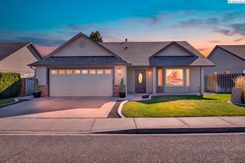 213 S Belfair St, Kennewick, WA, 99336-8561 | Card Image