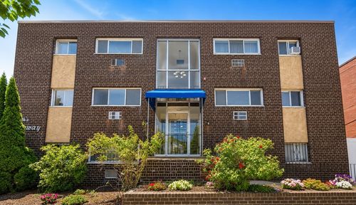46-416 Belgrade Ave, Boston, MA, 02132-1552 | Card Image