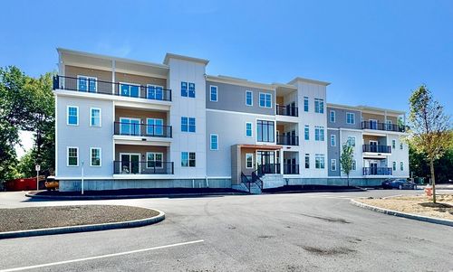 202-90 E Central St, Franklin, MA, 02038-1463 | Card Image