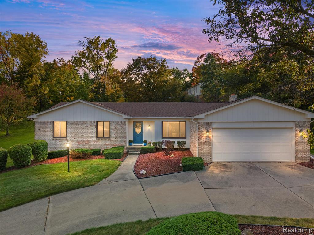 Smithfield Rd, Farmington, MI 48335
