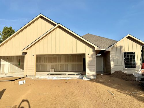 105 Shoshone Cv, Lake Kiowa, TX, 76240-9201 | Card Image