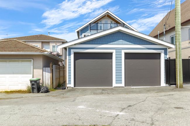 2430 E 41st Avenue, Home with 5 bedrooms, 3 bathrooms and 1 parking in Vancouver BC | Image 32