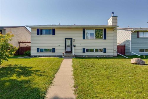 43 Oak St, Red Deer, AB, T4P1R8 | Card Image