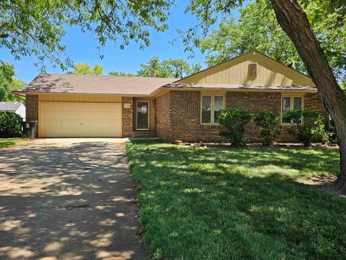 609 Berkshire Dr, Salina, KS, 67401-3313 | Card Image