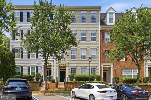 200-152 Mill Green Ave, GAITHERSBURG, MD, 20878-5840 | Card Image