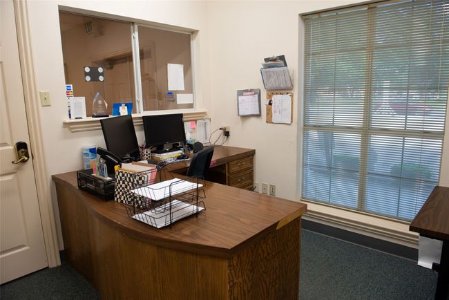 View of carpeted office | Image 5