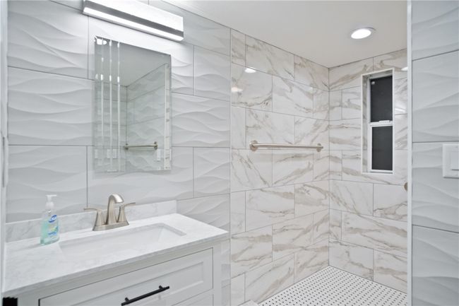 Master Bathroom | Image 39