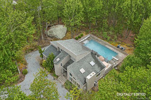 76 Island View Dr W, Sag Harbor, NY, 11963-2913 | Card Image